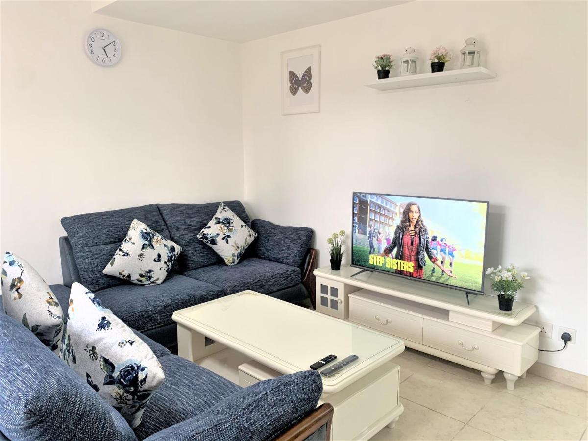 Mtr Tung Chung Near Airport Apartment, City Getaway, Pa Mei Village Tung Chung Hongkong Buitenkant foto